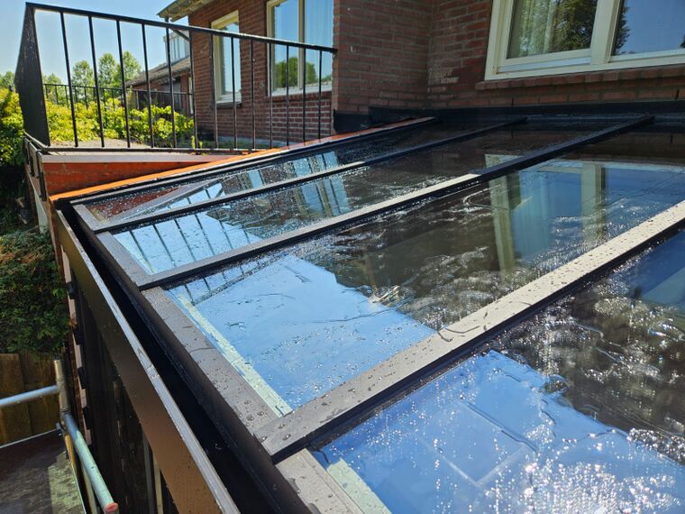 Het glas in onze aluminium lichtstraten