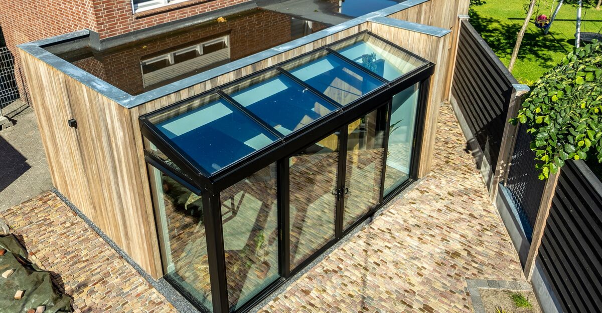 Serre aanbouw: wat is het verschil met een gewone uitbouw?